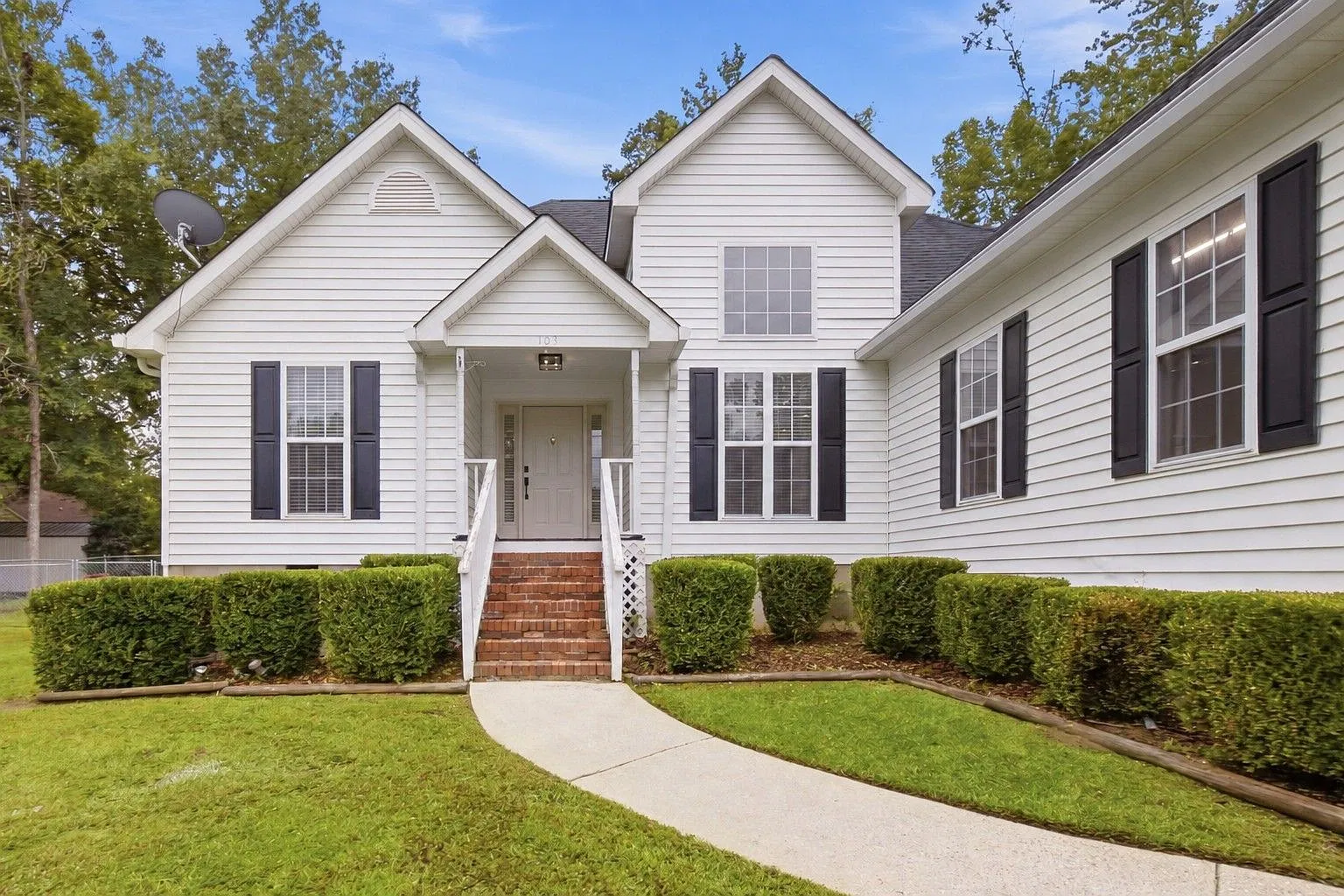 3 bed, 1454 sqft, $2,200 — Photo 1