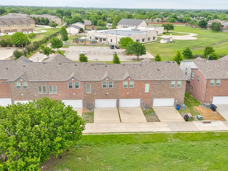 6043 Rivendell Dr — Photo 3