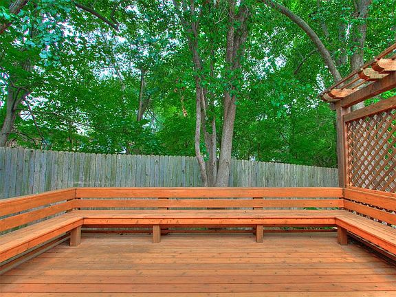 4th image of 2812 Shady Tree Ln