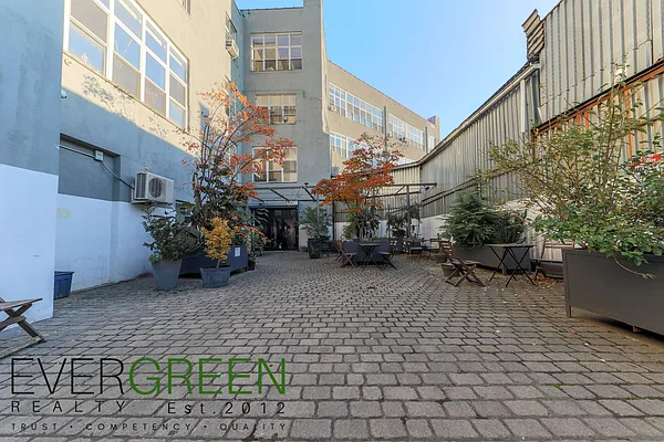 Rented by Evergreen Apartments BK | media 20