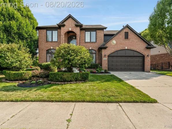 22344 Woodlake Dr, Macomb, MI 48044