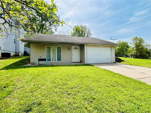 805 E 3rd St, De Soto, MO 63020