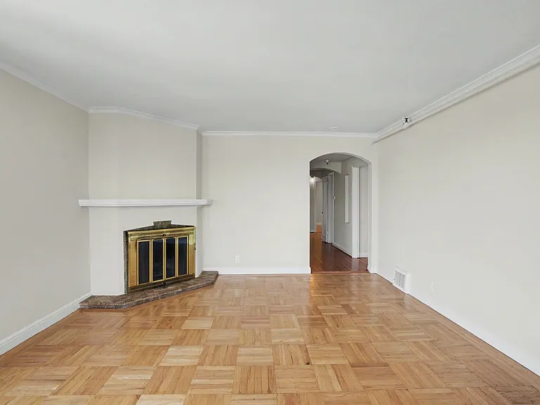 Renovated 3br W/ Dining Room. Views! Parking Avail., Free Laundry! — Photo 8