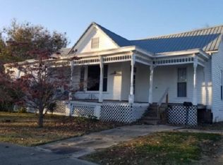 310 Stewart St, Carmi, IL 62821