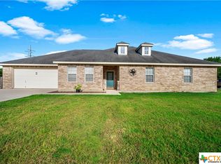 150 Castlewood Dr, Seguin, TX 78155
