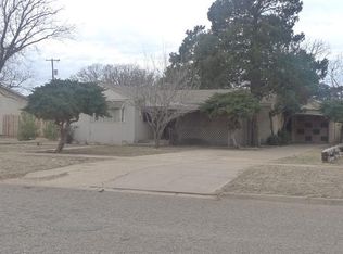1015 S 11th St, Slaton, TX 79364