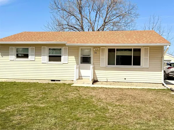 36 Mission Dr, Mason City, IA 50401