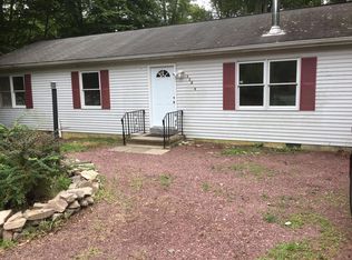 1050 Knollwood Dr, Tobyhanna, PA 18466