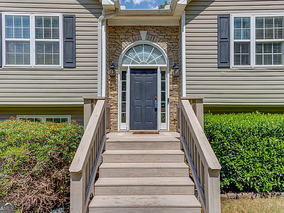 4th image of 12 Chatham Ct