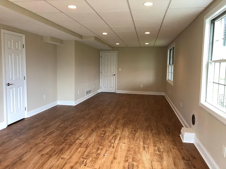 1049 Breezewood Dr — Photo 17