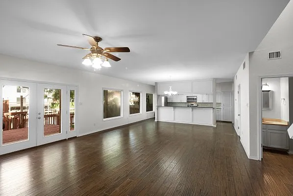 3 bed, 2.5 bath, 2315 sqft, $3,200 — Photo 4