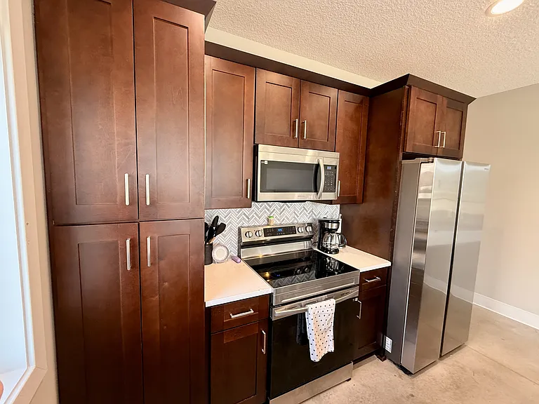 3933 Kenwood Ave — Photo 7
