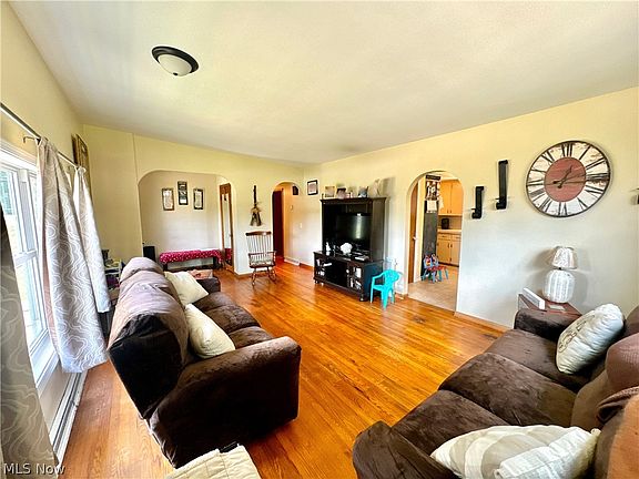 3rd image of 63 Halley Dr