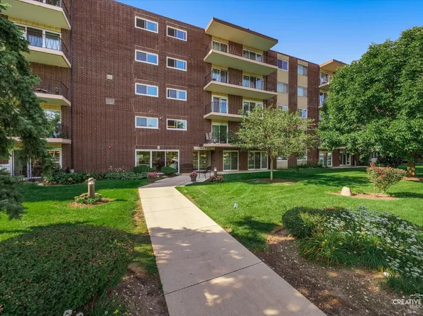 5300 Walnut Ave APT 18C, Downers Grove, IL 60515