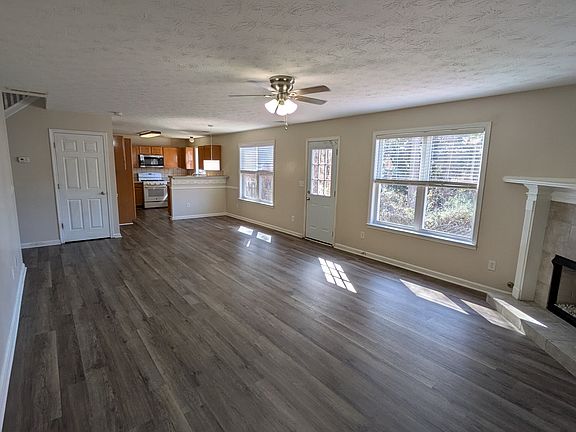 3rd image of 375 Searchlight Dr