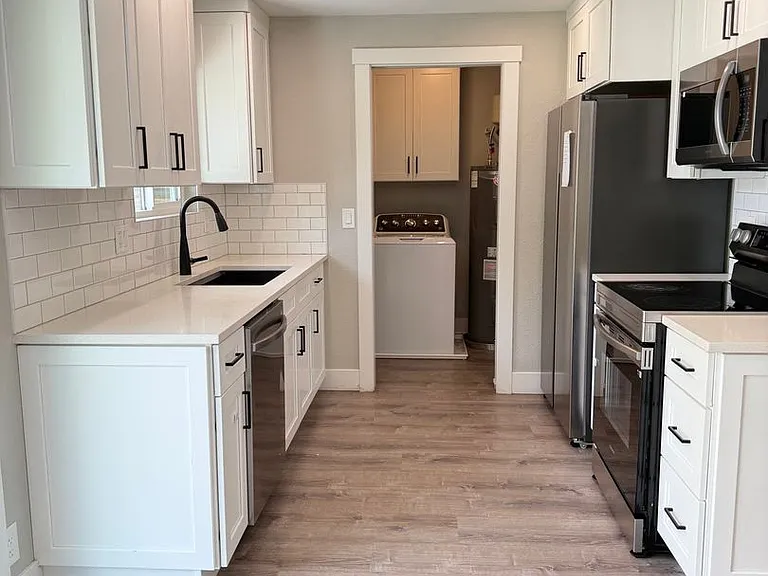 1326 W Carlton St — Photo 8