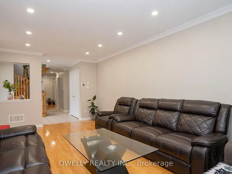 29 Trudelle Cres — Photo 5