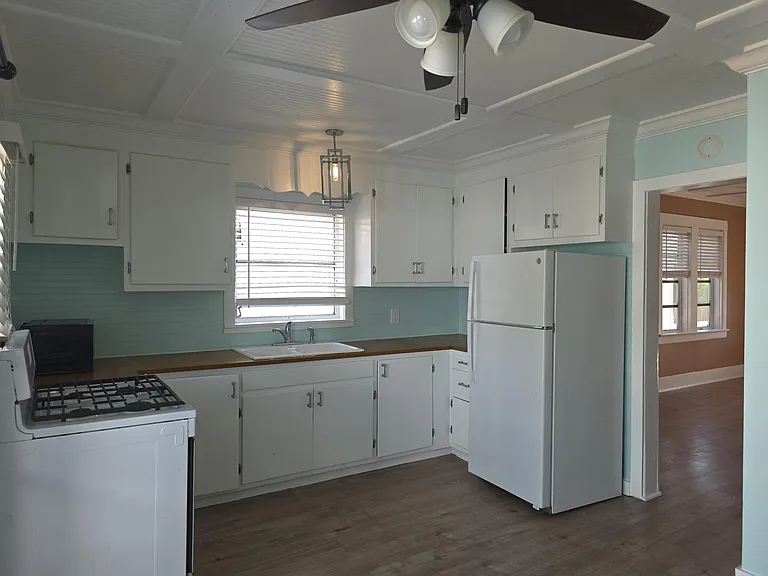 329 S M St — Photo 8