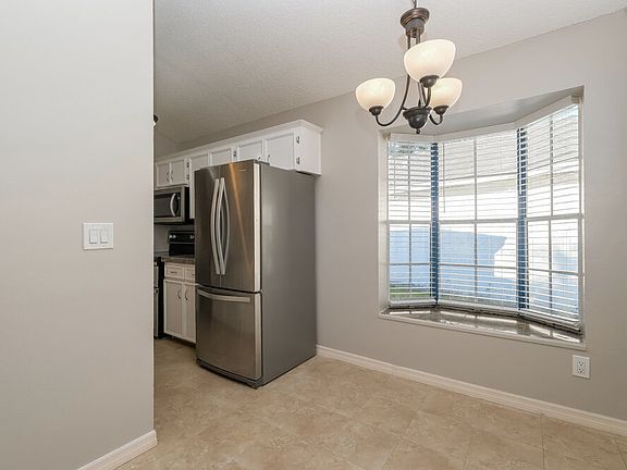 5th image of 619 Bellingham Pl