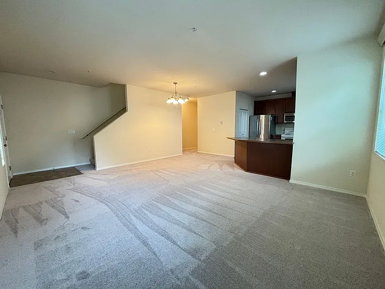 1653 Burnside Pl #B — Photo 3
