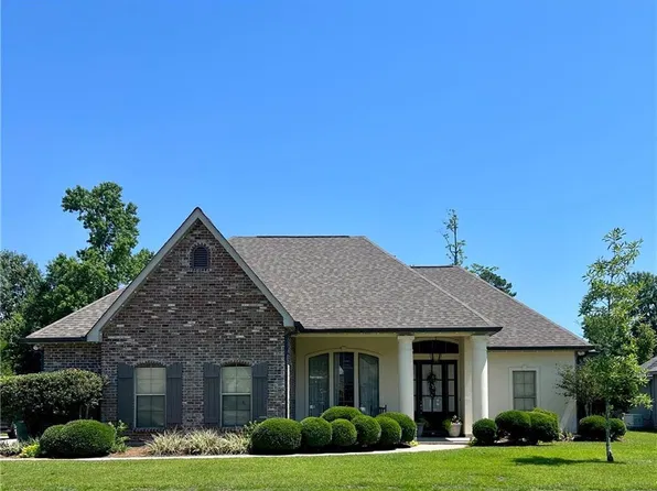 1228 Avenue Du Chateau Ave, Covington, LA 70433
