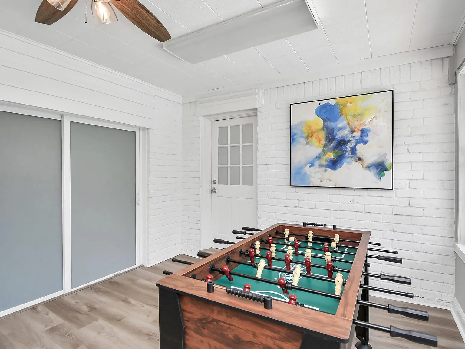 6 bed, 2.0 bath, 2313 sqft, $4,250 — Photo 3