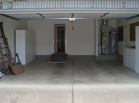 3rd image of 413 Yew Wood Dr