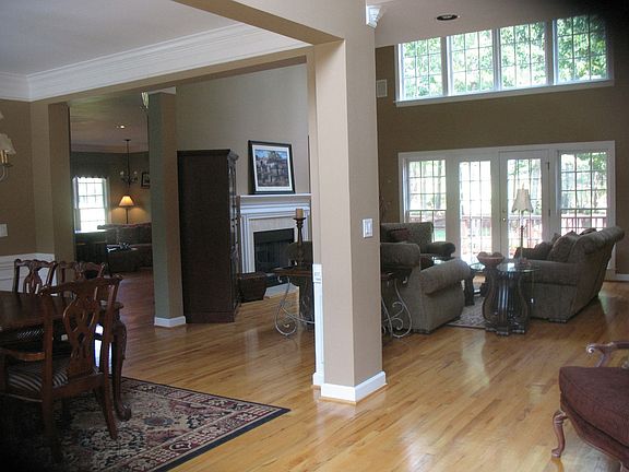 Soaring ceilings and windows 