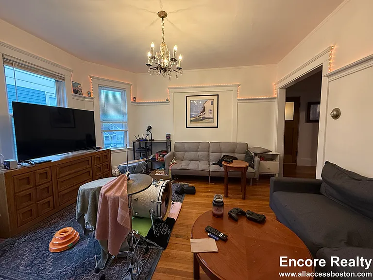 98 Brooks St — Photo 13