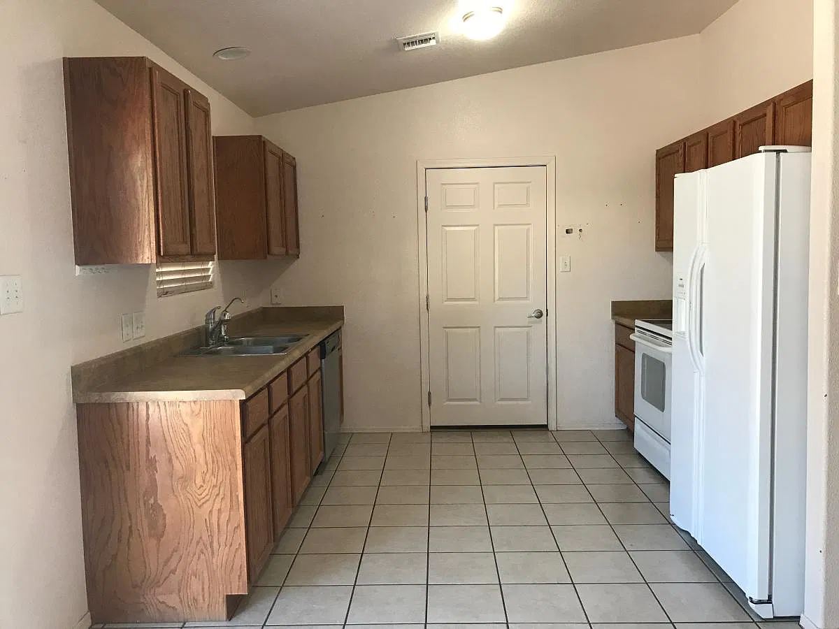 3 bed, 1218 sqft, $1,450 — Photo 3