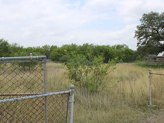 4th image of 724 N Avenue C
