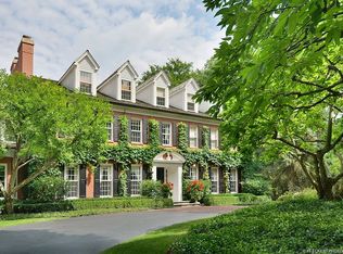 191 N Mayflower Rd, Lake Forest, IL 60045