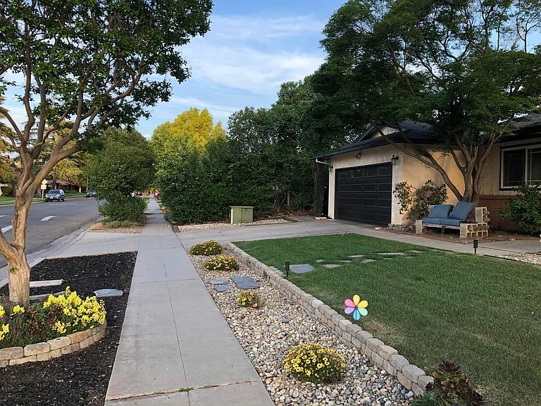 641 E Magill Ave — Photo 9