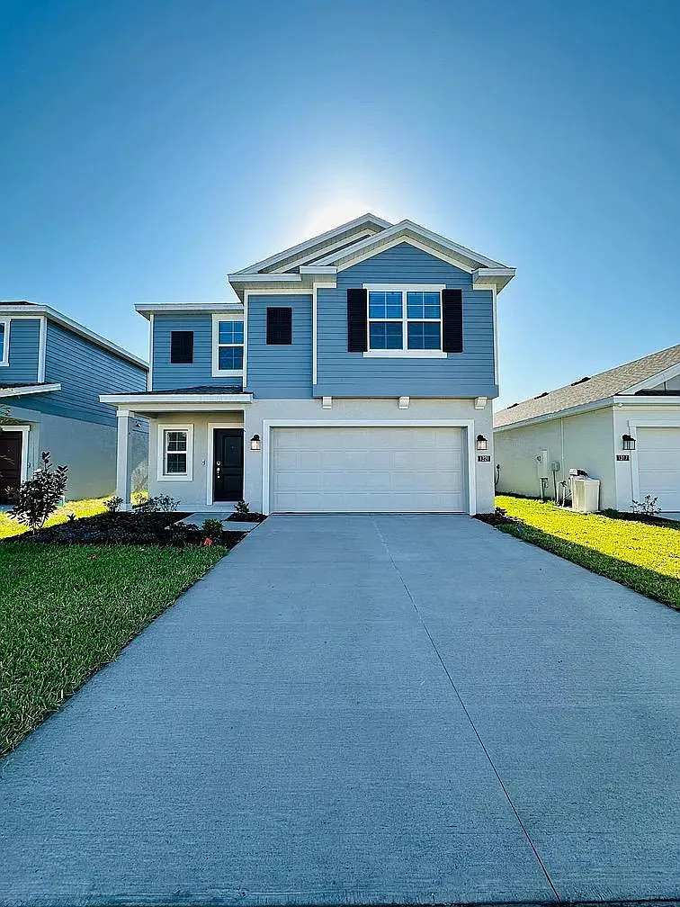 5 bed, 2215 sqft, $2,250 — Photo 1