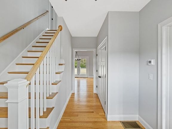 5th image of 22 Charles Way