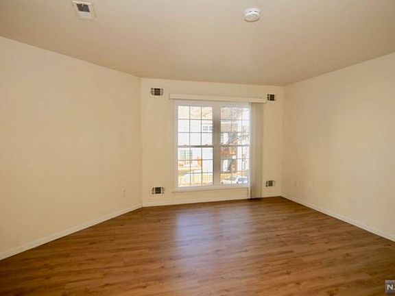 5th image of 1480 Westgate Dr #5205