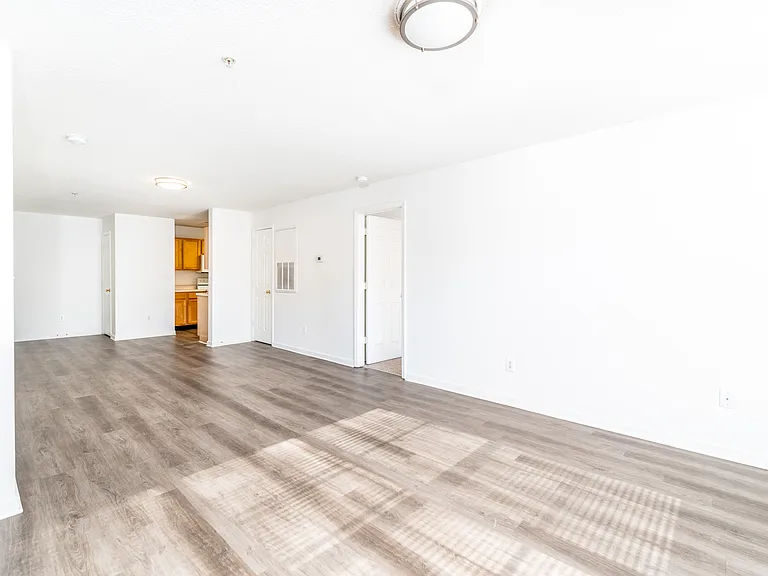 Reynolds Place Apartments — Photo 31