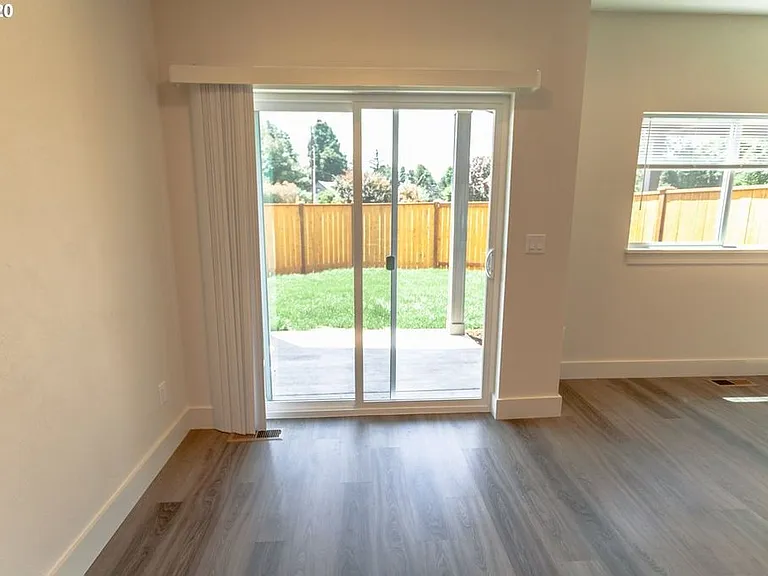 2614 Ross Ln — Photo 6