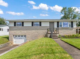 2001 Mona Ct, Milton, WV 25541