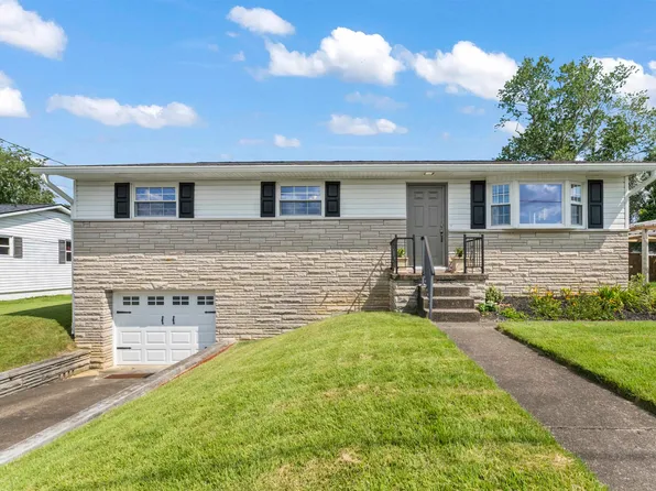 2001 Mona Ct, Milton, WV 25541