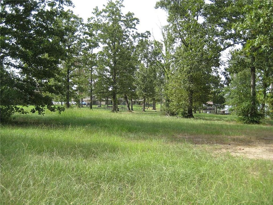 2nd image of 124 Lakefront Dr #71