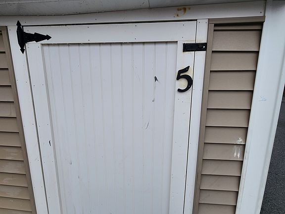 2nd image of 818 Bedford St APT 5