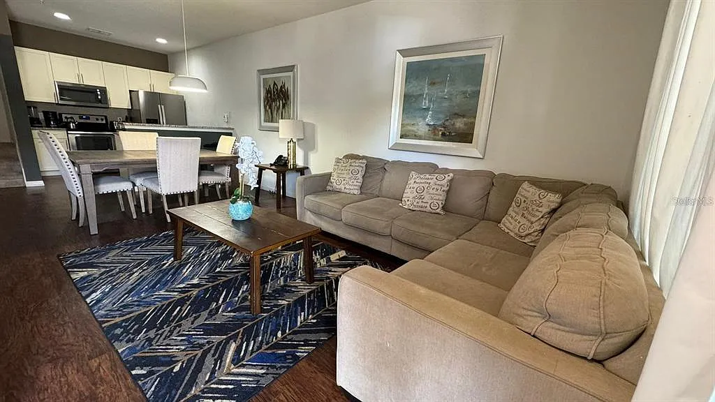 3 bed, 2.0 bath, 1300 sqft, $1,900 — Photo 2