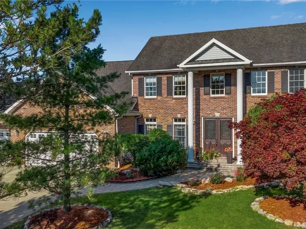 6330 Lakemont Ct, East Amherst, NY 14051