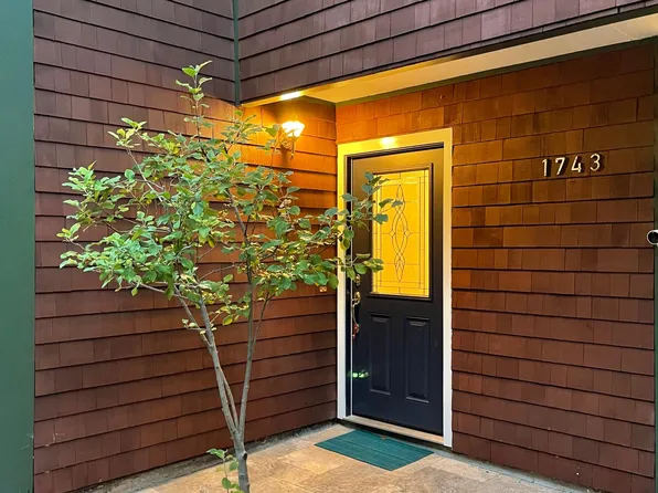 1743 Alma St, Palo Alto, CA 94301