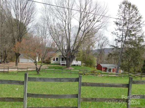 24 Peaceful Orchard Dr, Hendersonville, NC 28792