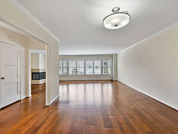 4th image of 1640 Greenwich St