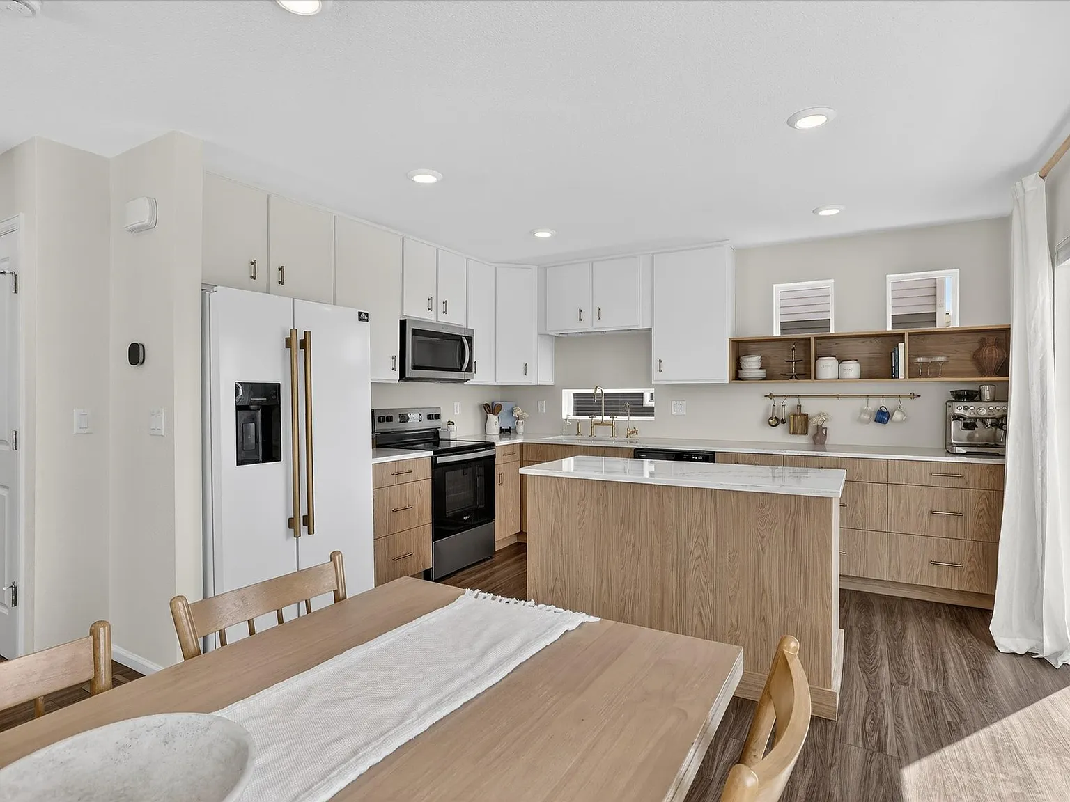 2 bed, 2.5 bath, 1092 sqft, $2,450 — Photo 2