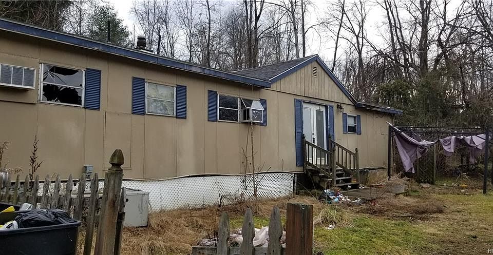 1st image of 8 Mann Ln