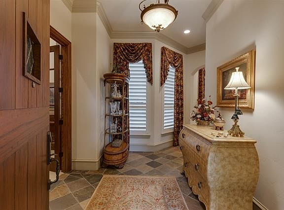 4th image of 6709 Vines Ct